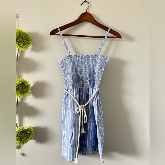 F21 | Nautical style dress with cord belt - Picture 3 of 9